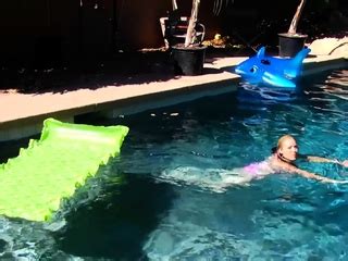 DavidNudes Amanda Naked Pool Fun At DrTuber