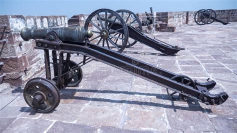 Rusty Old Cannon Gun on Indian Fort Wall at Mehrangarh Fort. Editorial Photography - Image of ...