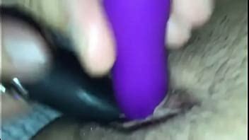 Double action de vibrateur dans la chatte trempée d Emz XVIDEOS