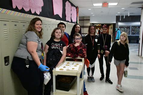 Twin Valley Middle School Students Bake Cookies for U.S. Military - BCTV