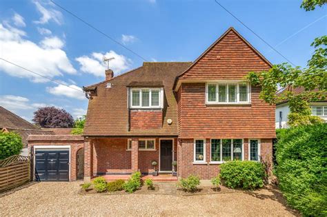 Lammas Lane Esher Kt10 5 Bed Detached House For Sale £1 375 000