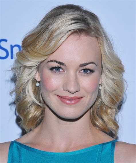 Yvonne Strahovski's Best Hairstyles And Haircuts