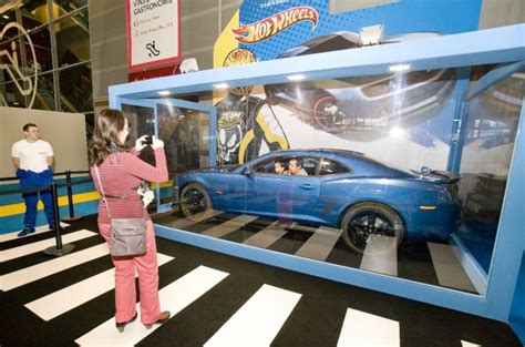 Chevrolet Camaro Hot Wheels la Muscle Car s expose dans une boite à Paris Les Voitures