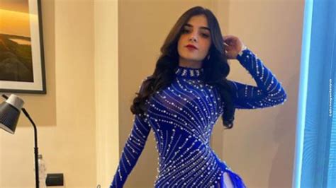 Karely Ruiz Fue Vista En Bikini En Plena Calle