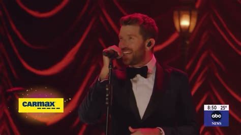 Brett Eldredge Performs Mr Christmas From His New Christmas