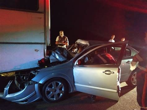 Tr S Pessoas Ficam Feridas Em Colis O Envolvendo Carro E Nibus Em