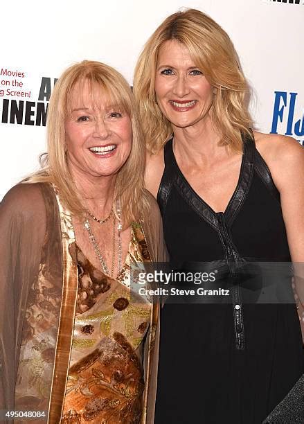 697 Laura Dern Diane Ladd Photos And High Res Pictures Getty Images