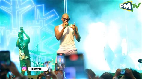 Saut Sol Walivyowapagawisha Mashabiki Kwa Kuimba Wimbo Walioshirikiana