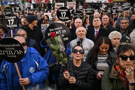 Hrant Dink katledilişinin 17nci yılında aynı yerde anıldı Seninleyiz