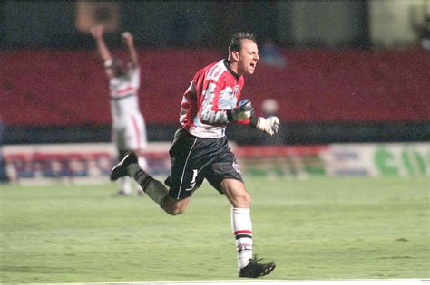 Há 21 anos Rogério Ceni marcava dois gols em um só jogo pela primeira