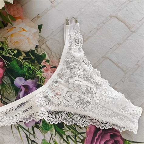 Calcinha Fio Glamour Strass e Renda Gardens Lingerie Moda Íntima Linha Noite