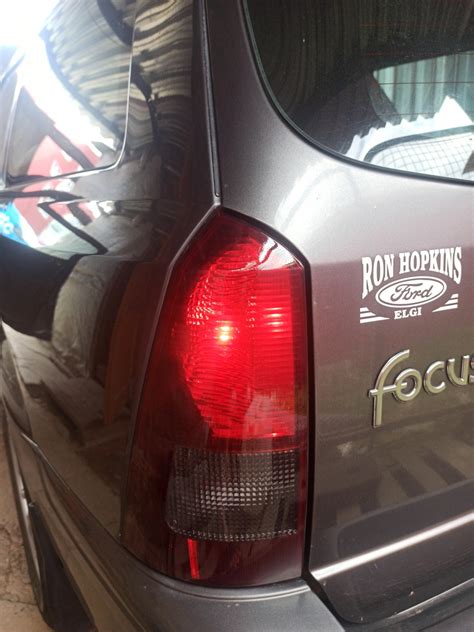 Тонировка стоп сигналов — Ford Focus Wagon I, 2 л, 2002 года | своими ...