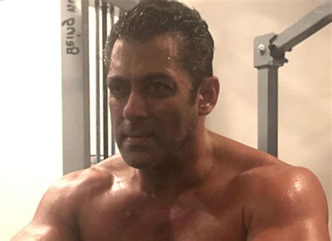 Watch Salman Khan Flaunts His Muscles As He Goes Shirtless In This Gym