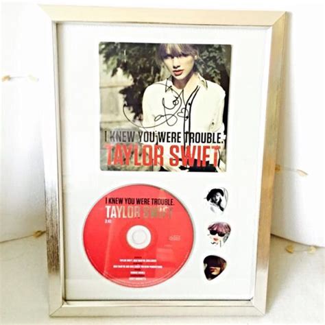 Taylor Swift Autographs, Hobbies & Toys, Music & Media, Vinyls on Carousell