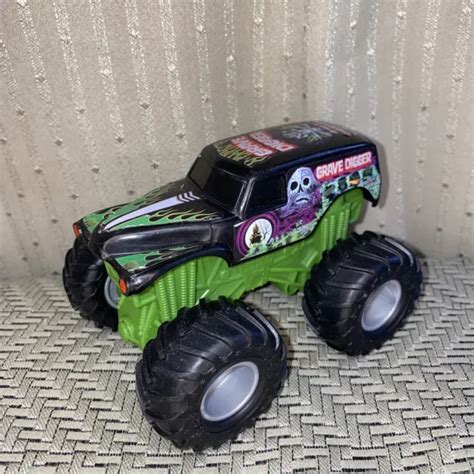 MATTEL HOT WHEELS Monster Jam Truck Rev Tredz Grave Digger échelle 1 43 2000 EUR 11 22 PicClick FR