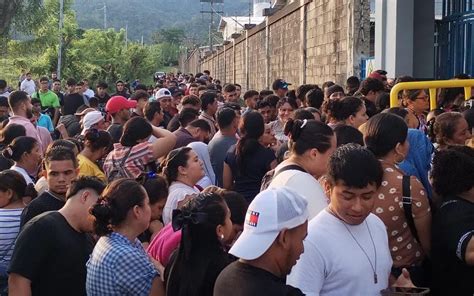 Hondureños abarrotan ZIP El Porvenir en busca de una oportunidad