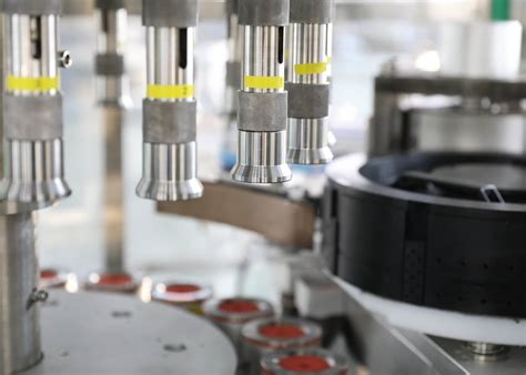 Roll Feed Bottle Labeling Machine Opp Bopp Film Hot Melt Glue Labeling Machine