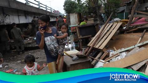 Pemkot Surabaya Relokasi Warga Kampung 1001 Malam