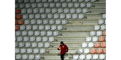 FOOTBALL Ligue 2 La tribune Piantoni fermée un match après les