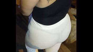 ACOSO Y OFREZCO DINERO A MADURA VENEZOLANA MILF CULONA EN HILO ROJO PARA COGER PARTE XVIDEOS