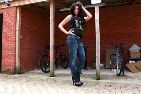 Busty College Babe Emma Leigh Improves Her Great Fuck Skills 13 Photos
