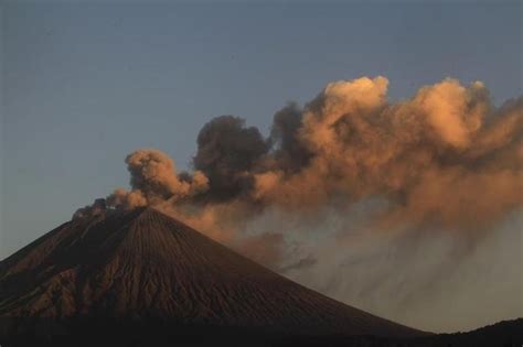 Pics San Cristobal Volcano Erupts