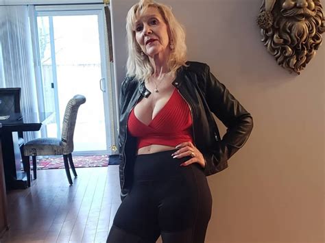 NEEDS ID Blonde GILF With Big Fake Tits FreeOnes Forum