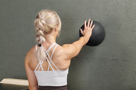 Scapula Exercises For a Stronger Back | Mirafit