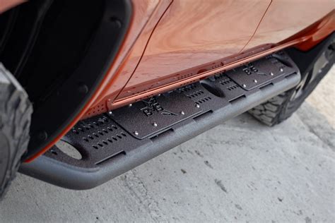 Усиленные пороги для Toyota Hilux 2015-2021: цена, фото, описание
