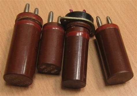 Кварцевые резонаторы - Музей электронных раритетов