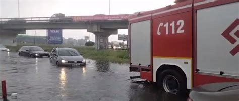 Parcarea Mall Ului Din Flore Ti A Devenit Lac Mai Multe Persoane Au