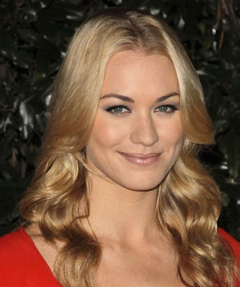 Yvonne Strahovski Long Wavy Blonde Hairstyle