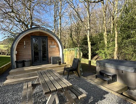 The Squirrel Glamping Pod With Hot Tub West Hall Glamping