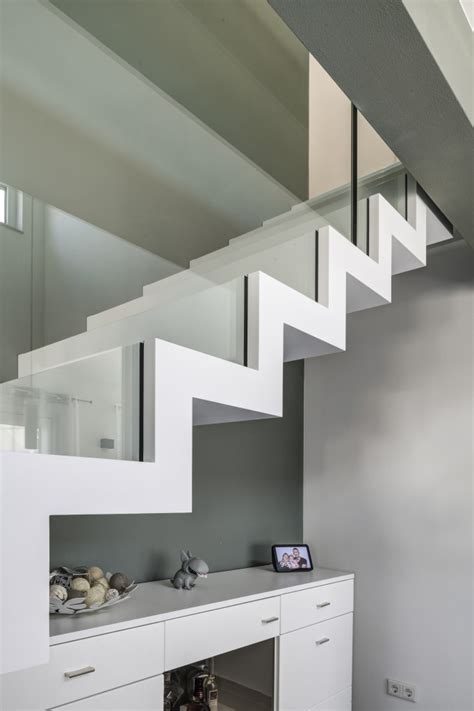 Faltwerktreppe In Corian Designerwhite Stockwerk Treppen