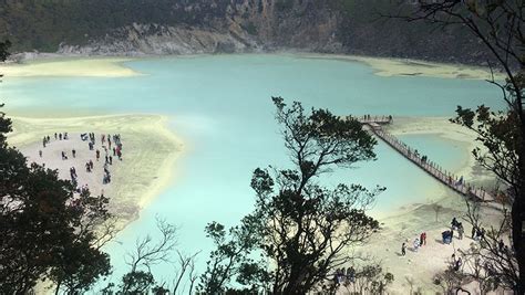 Berlibur Ke Kawah Putih Ciwidey Intip Daya Tarik Dan Fasilitas Yang