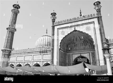 The spectacular architecture of the Great Friday Mosque (Jama Masjid) in Delhi during Ramzan ...