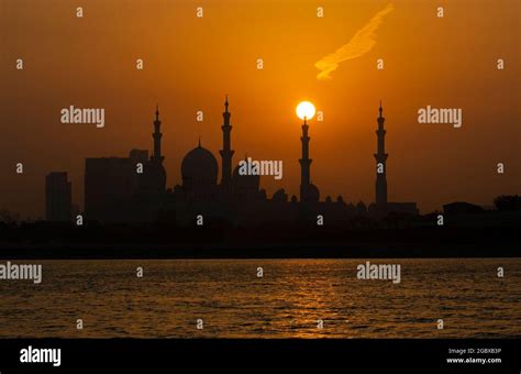 Sheikh Zayed Mosque in Abu Dhabi Stock Photo - Alamy