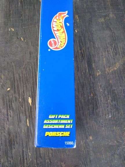 Hot Wheels Porsche Geschenk Set Lil Dusty Online Auctions All Estate Services Llc