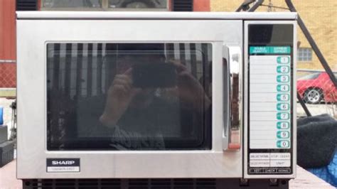 Sharp 1200wr 22gt Commercial Microwave Oven 1200 Watts Excellent