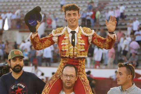 Chicharro Primera Puerta Grande En Colmenar Aplausos Es