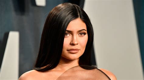 Kylie Jenner Admits She Obviously Didnt Mean To Get Pregnant At 19