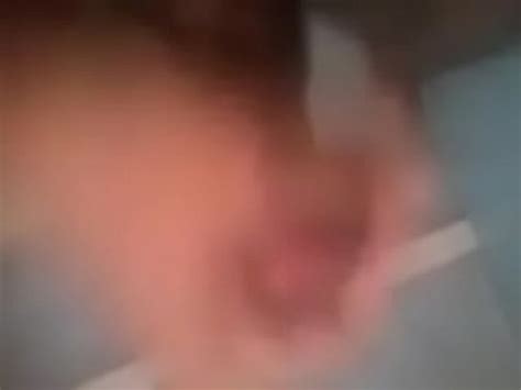 Colombiano jordan montoya masturbandose en baño XVIDEOS