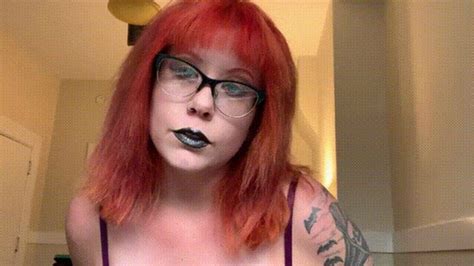 Deanna S Clip Store Deanna Does The PEE DANCE DESPERATION And PEE In The Hot Tub MP4