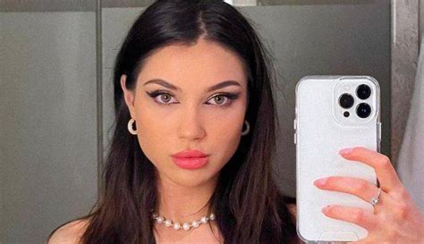 Natsu pozuje w bikini Fani zbierają szczęki z podłóg Jak gorąco
