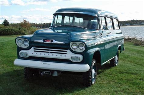 1960 Chevrolet Suburban - Information and photos - MOMENTcar