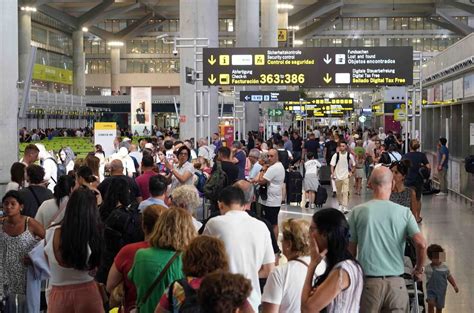 AEROPUERTO MALAGA La caída del sistema informático provoca retrasos