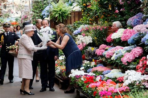 Le March Aux Fleurs Reine Elizabeth Ii Une Balade Bucolique