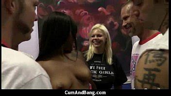 Interracial grupo mamada de un ébano puta 15 XVIDEOS