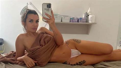 Elettra Lamborghini In Topless Dopo Il Massaggio Mi Sto Allenando