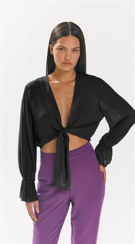 Blusa Iódice Decote V Manga Longa Amarração Frente Preto